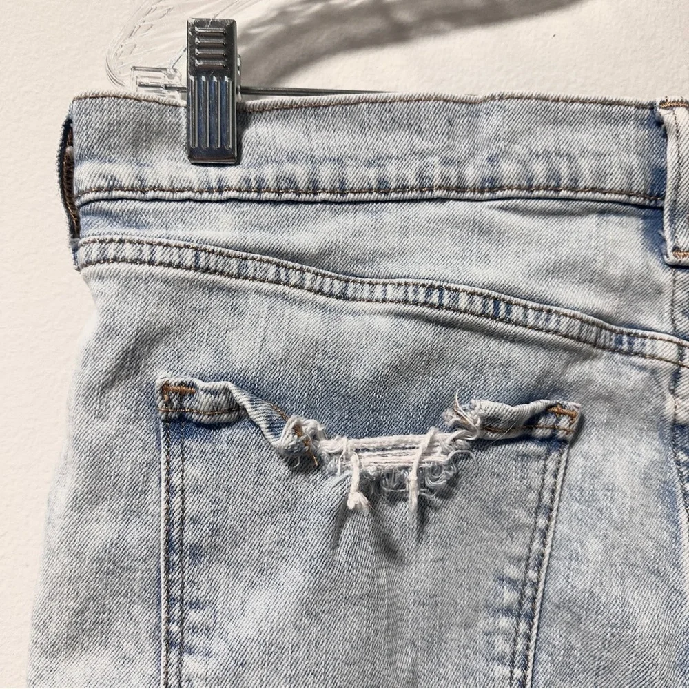 Old Navy Boyfriend Denim Shorts Distressed Cutoffs Light Wash Women’s Size 10